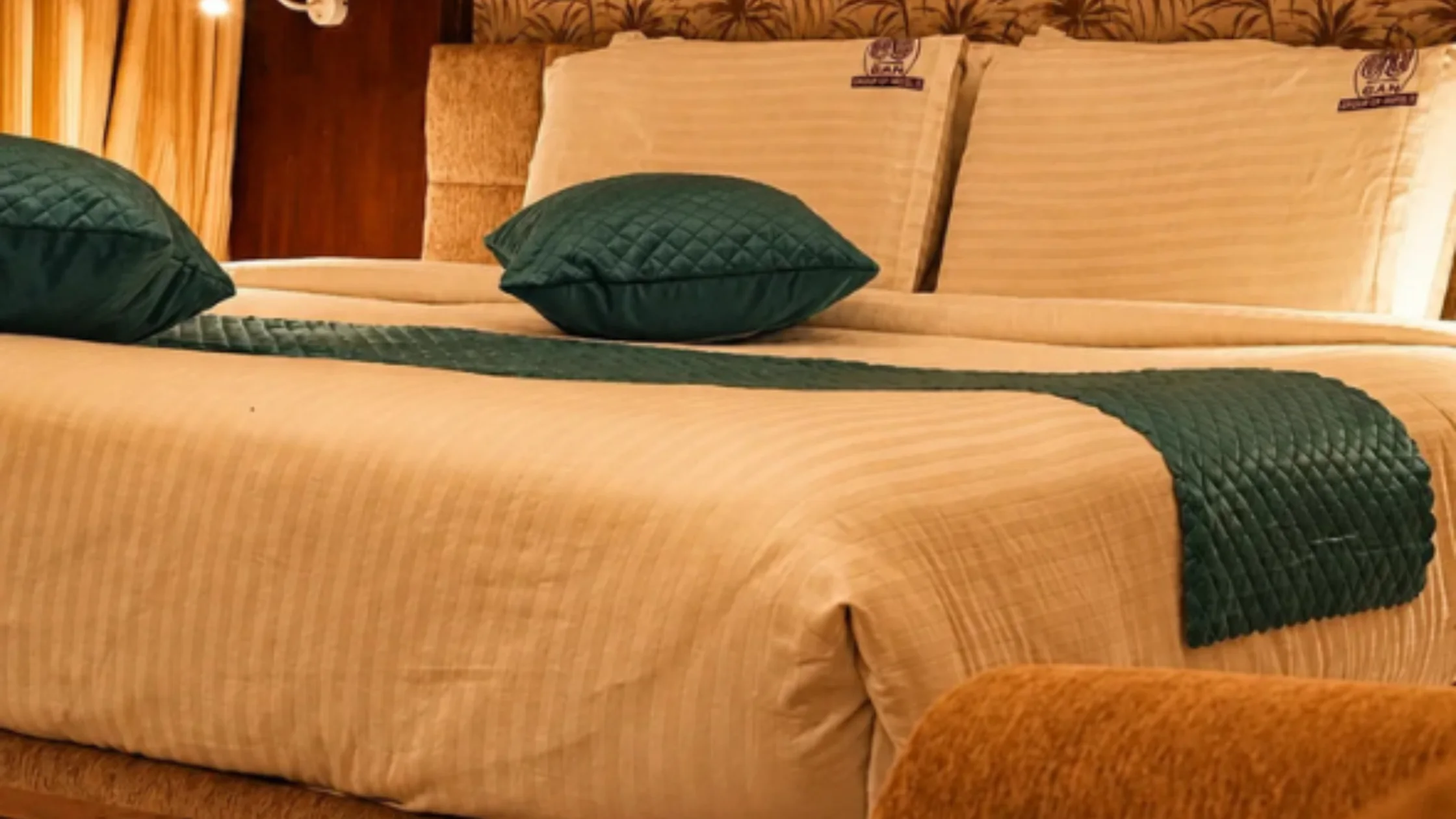 How to Choose Between AC and Non-AC Hotel Rooms in Mysore