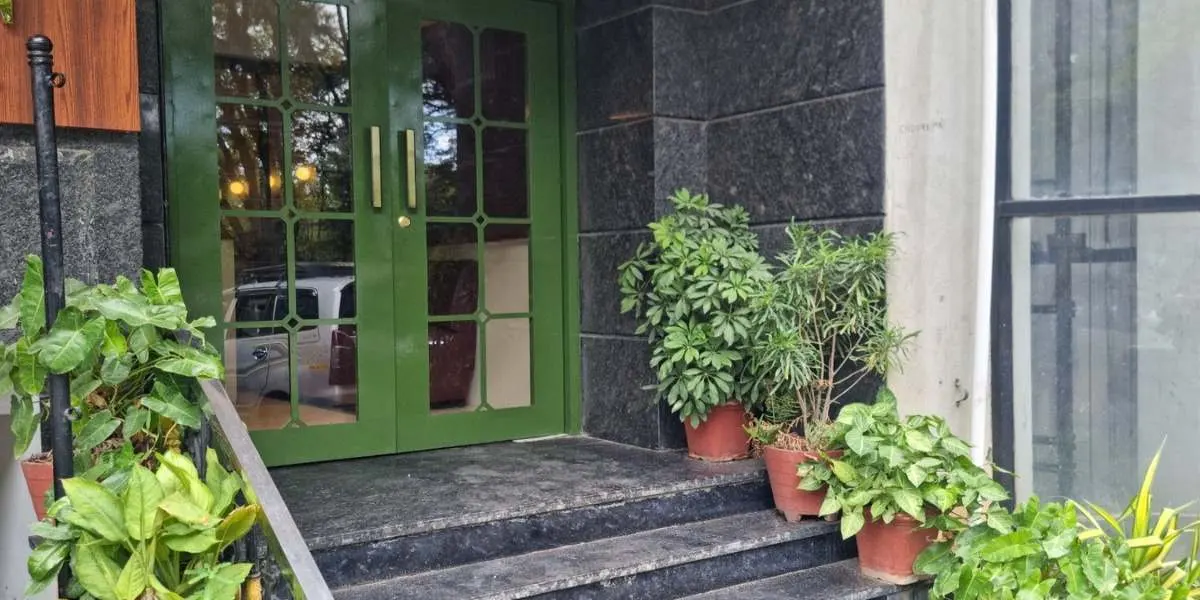 welcoming-hotel-entrance-for-guests-looking-at-mysore-room-price