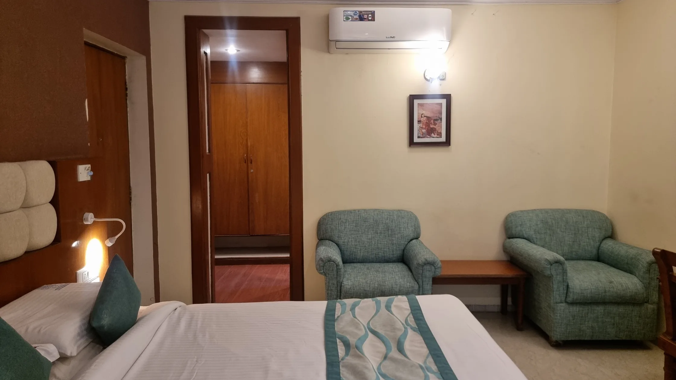 Central Mysore hotel location near key tourist attractions and transport points.